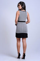Vestido Curto Tricot Decote Trançado Alça