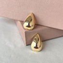 BRINCO GOTA DOURADO LISO (2,6CM X 1,6CM)