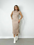Vestido Feminino Midi em Ribana Regata com Gola Falsa Roberta Ref. 1499