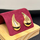 BRINCO GOTA HAILEY G BANHADO A OURO 18K