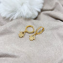 BRINCO DE ARGOLINHA COM PÊNDULO DE MÃO DE HANSÁ BANHADO A OURO 18K
