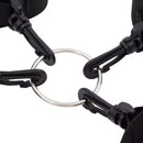 Algemas em Nylon para mãos e pés em formato de X unidos por anel em metal.