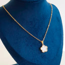 COLAR FLOR BRANCA BANHADO OURO 18K