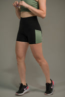 Short Feminino Meia Coxa com Bolso