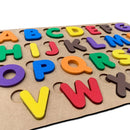 Tabuleiro Alfabeto com Base e 26 Letras de Madeira e EVA