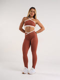 Conjunto Feminino Fitness na Poliamida com Legging e Top com Bojo Removível e Costas Olivia