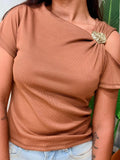 Blusa em Ribana Manga Curta com Recorte e Fivela Sonia Ref. 1891