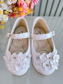 Sapatinho Branco Verniz Com Florzinhas e Strass Batizado