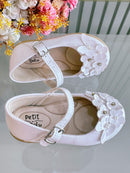 Sapatinho Branco Verniz Com Florzinhas e Strass Batizado