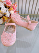 Sapatinho Rosa Verniz Com Florzinhas e Strass Batizado