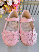 Sapatinho Rosa Verniz Com Florzinhas e Strass Batizado
