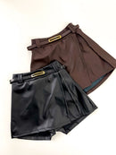 Shorts Saia Feminino em Courino com Fenda e Cinto Thuany Ref. 1485