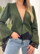 Blusa Bata em Crepe Manga Longa Flare com Renda Denise Ref. 1952